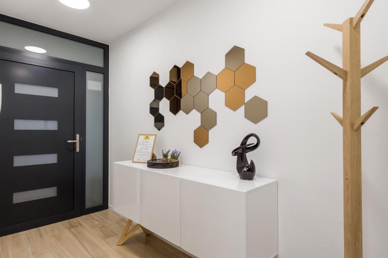 Modern Apartment Di Piu With Free 20M2 Garage Parking Rijeka Eksteriør billede