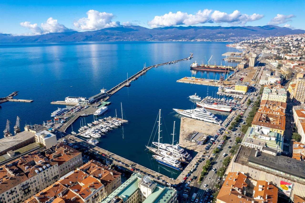 Modern Apartment Di Piu With Free 20M2 Garage Parking Rijeka Eksteriør billede